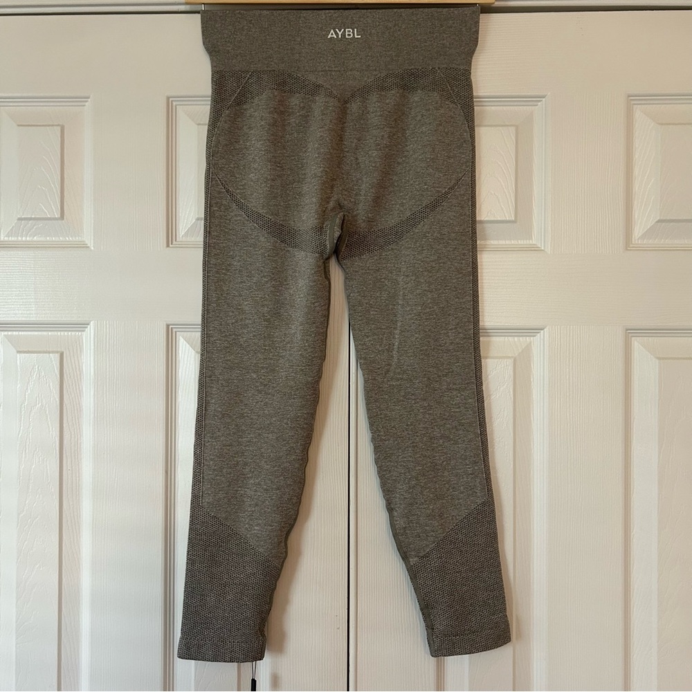 AYBL 🩶 Gray High-Waisted Leggings - Picture 4 of 5